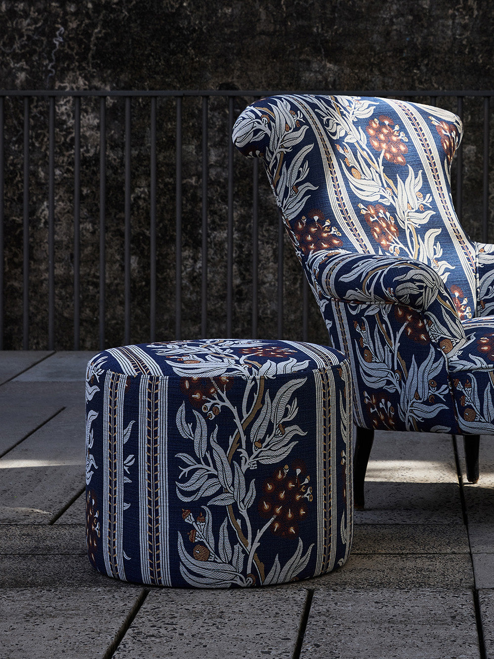 Small Round Ottoman - Gum Blossom Stripe Navy Performance
